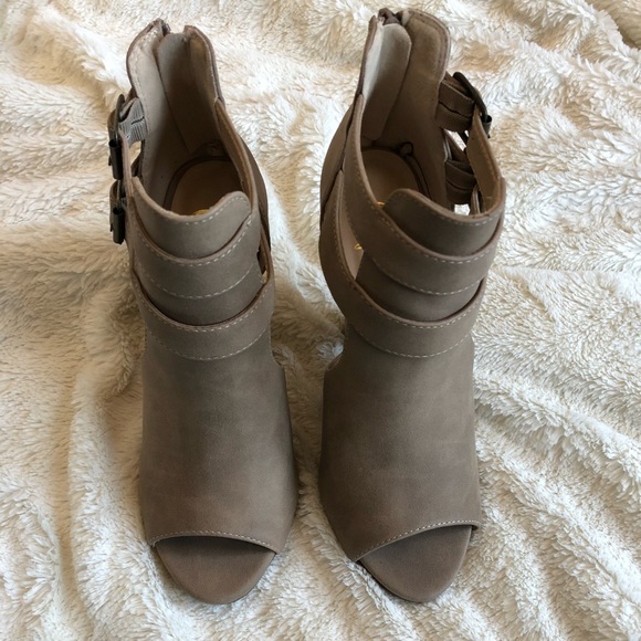 🌸Cute tan heels🌸 - Picture 1 of 6